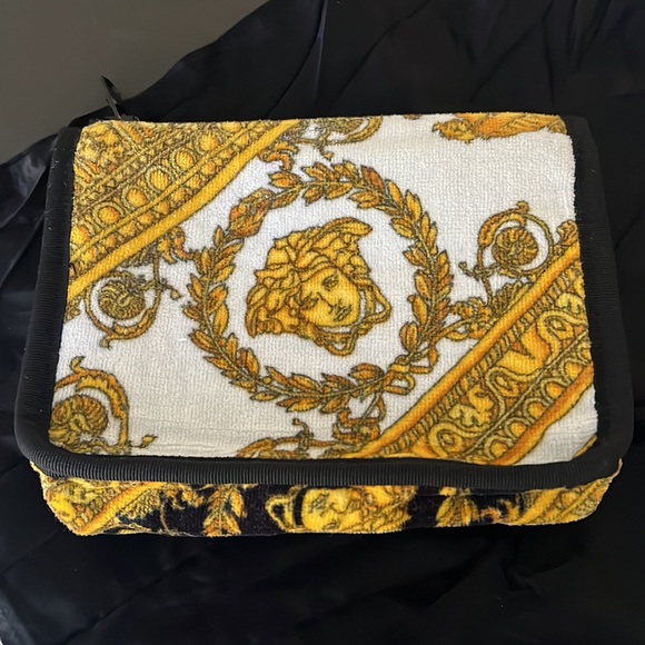 Versace - Picture 3 of 8